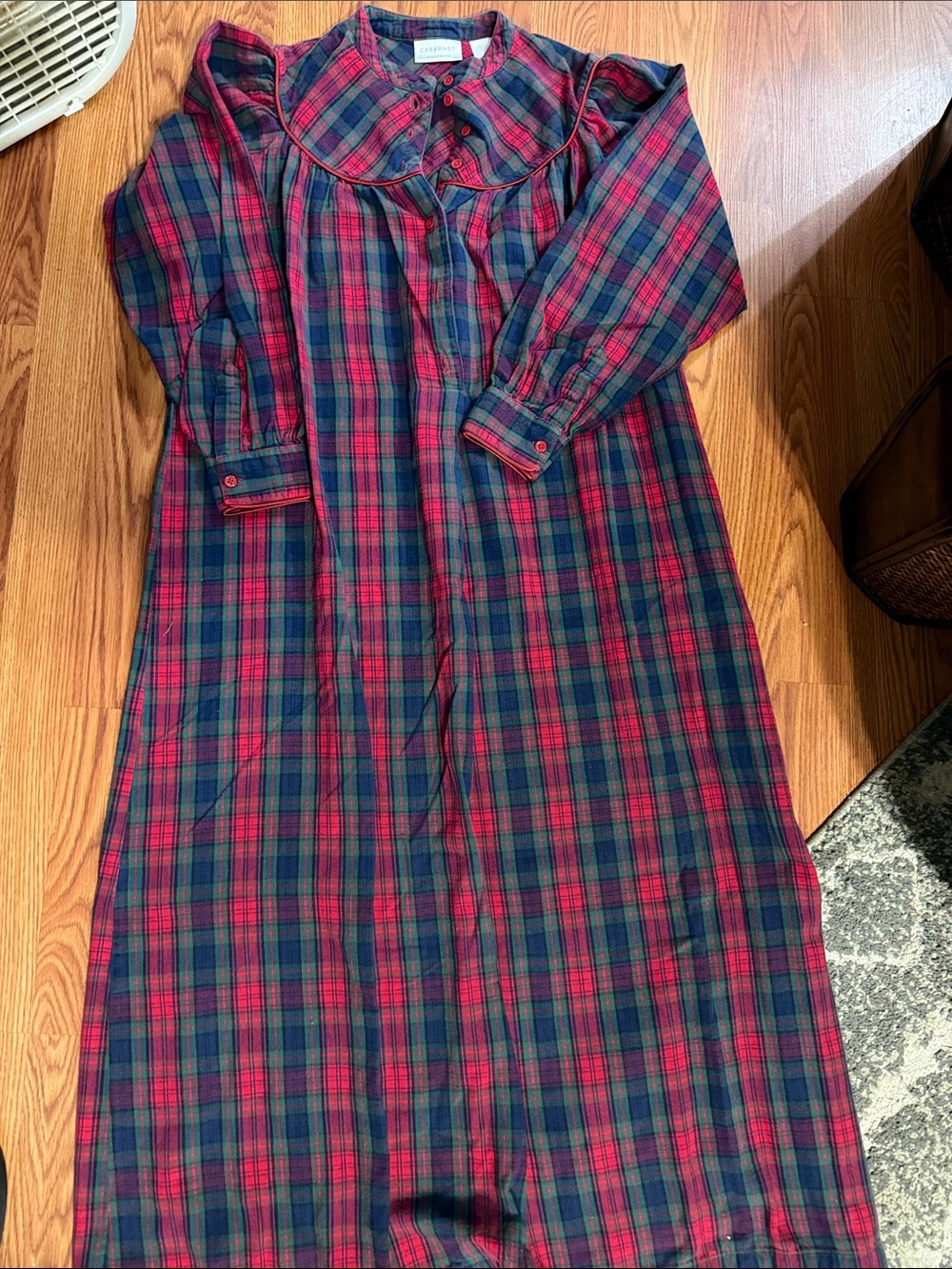 Cabernet size S cozy nightgown just in time for those crisp knights. Warm and co